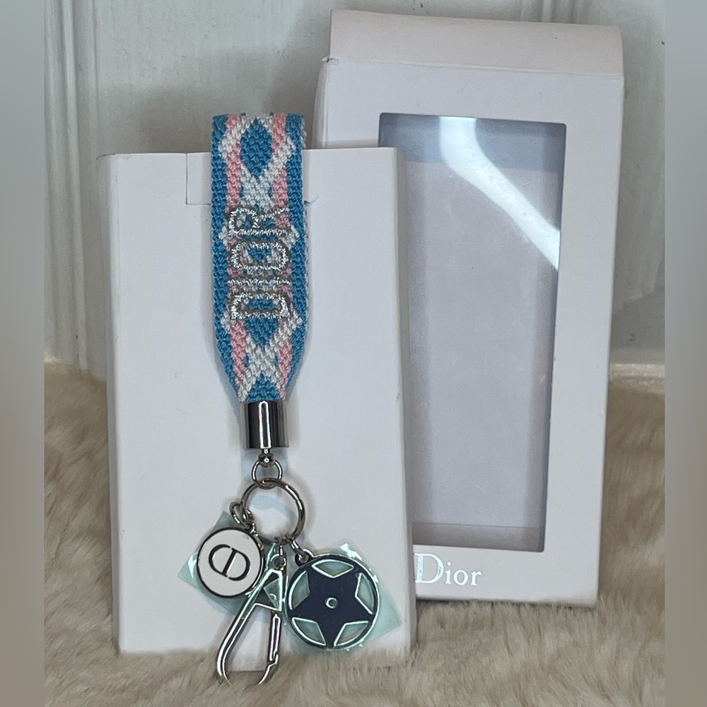 BEAUTIFUL ACCROCHE-SAC HANDBAG HOOK KEYCHAIN BLUE SKY IN GIFT BOX